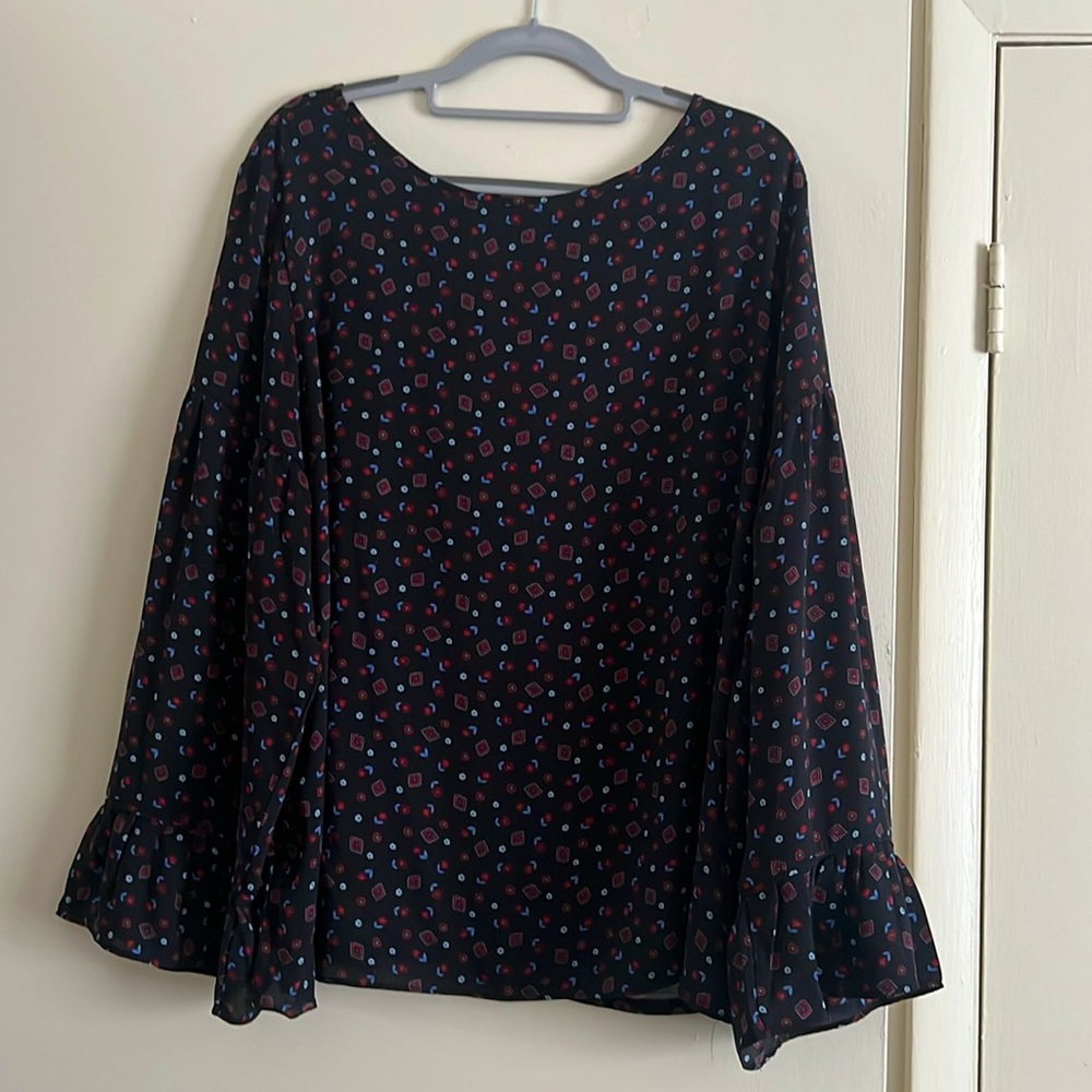 Loft Blouse XL, Lightly Worn. Black, Red, & Blue. Polyester front, rayon back.